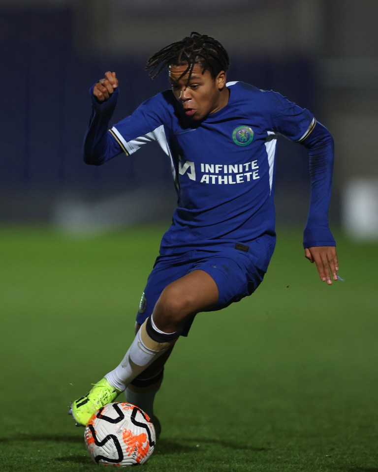 Rio Ngumoha of Chelsea U21 dribbling the soccer ball.