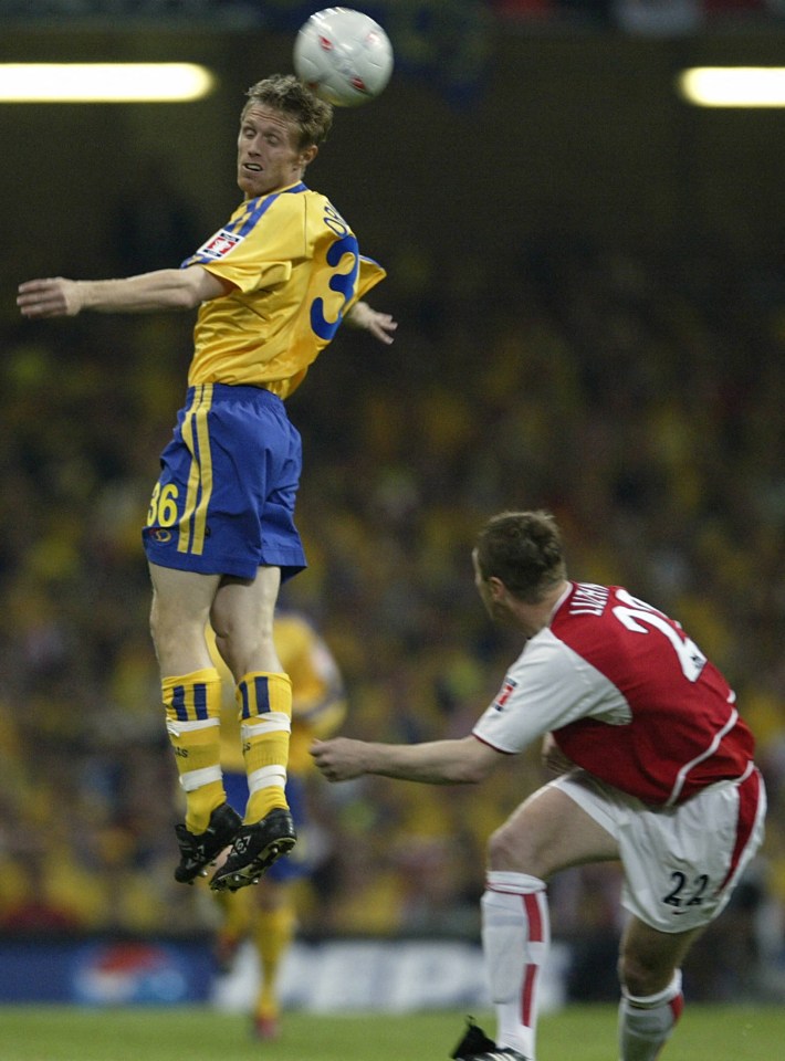 Brett Ormerod of Southampton outjumps Oleg Luzhny of Arsenal during an FA Cup final.