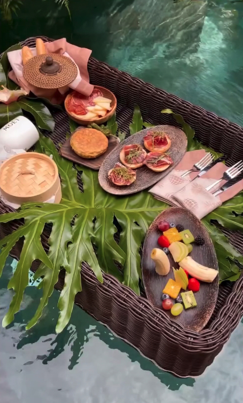 You can even book floating breakfast brunches - like Bali