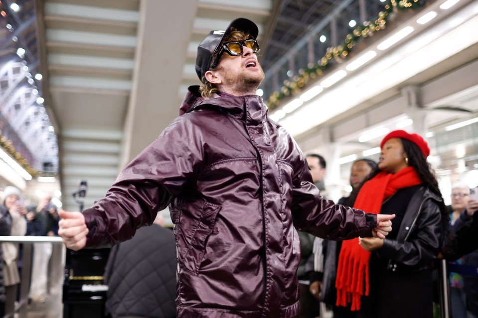 Tom Grennan performing "It Can't Be Christmas" at St. Pancras International Station.