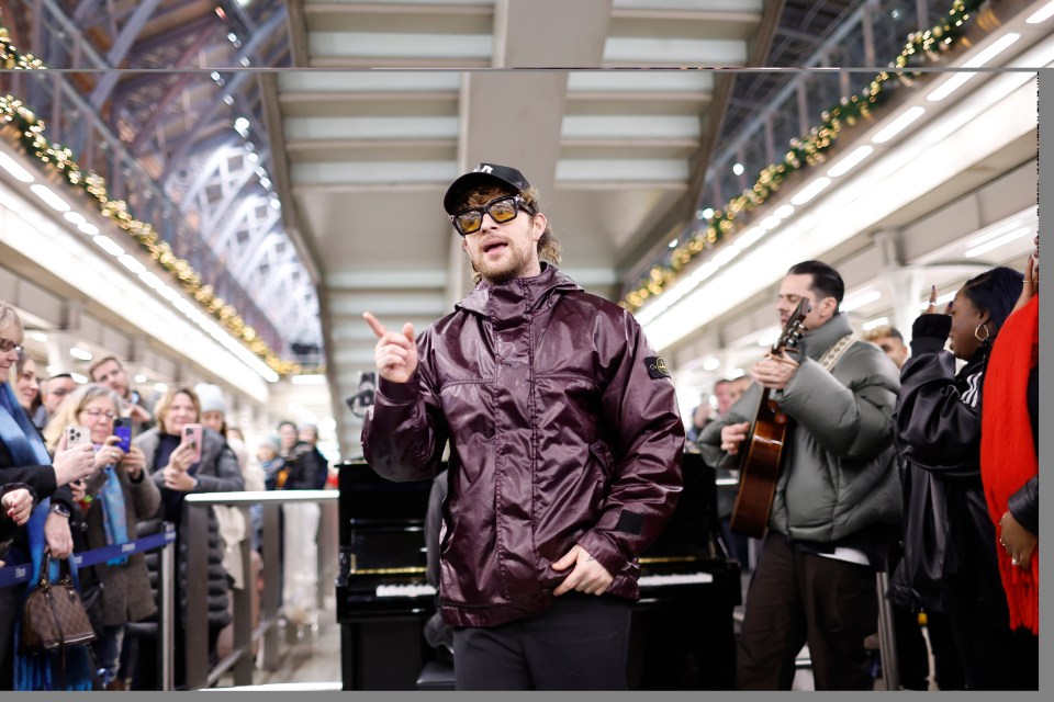 Tom Grennan performing "It Can't Be Christmas" at St. Pancras International Station.