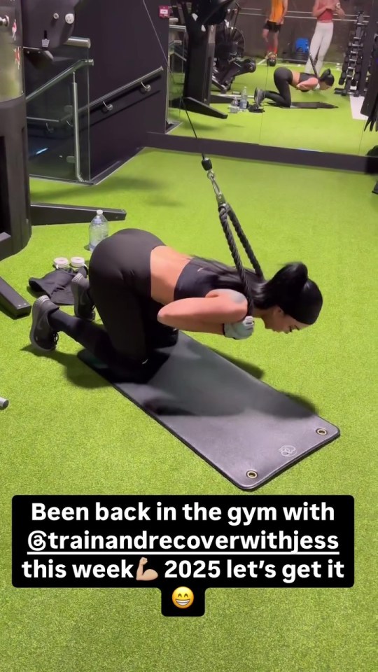 Woman doing a cable crunch at the gym.