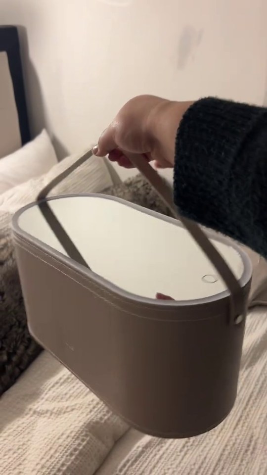 The TikTokker demonstrated how light and portable the box is.