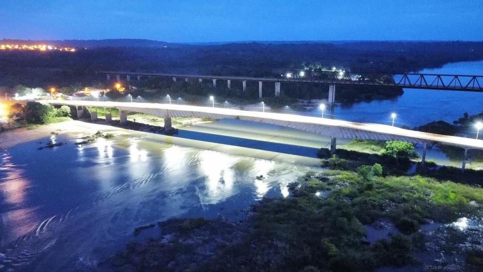 The Juscelino Kubitschek de Oliveira Bridge before it collapsed