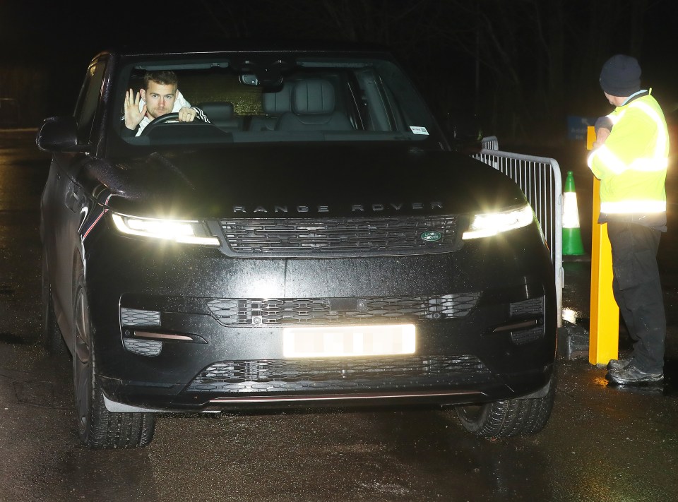 Matthijs De Ligt waving from his Range Rover.