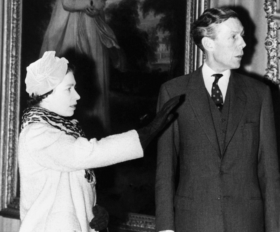 Black and white photo of Queen Elizabeth II with Professor Anthony Blunt.