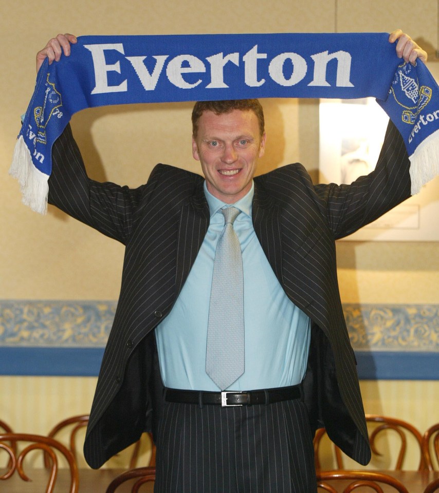 David Moyes holding an Everton scarf at his unveiling as Everton manager.