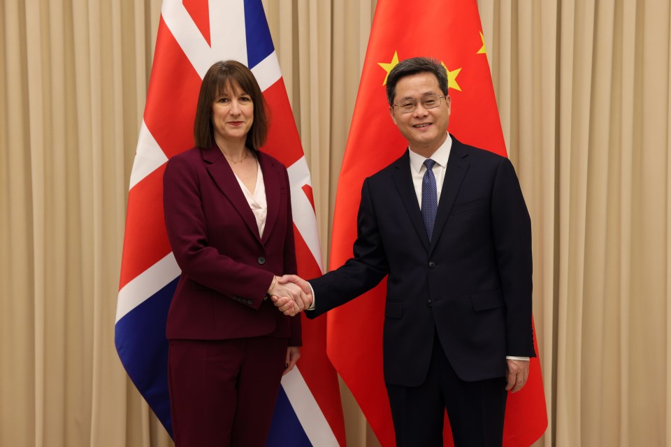 Chancellor Rachel Reeves and Chinese Minister of Finance Lan Fo'an shaking hands.