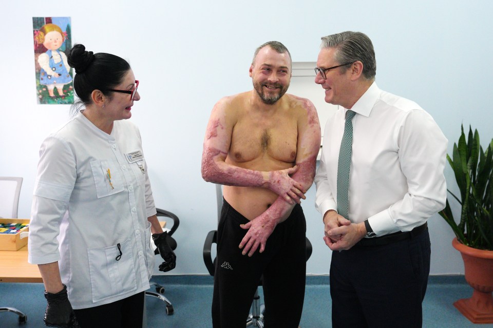 British Prime Minister Keir Starmer visits a Ukrainian soldier injured in the conflict with Russia.