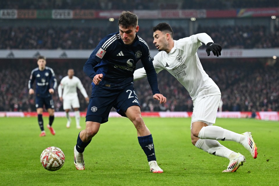 Arsenal's Martinelli and Manchester United's Ugarte vying for the ball during a match.