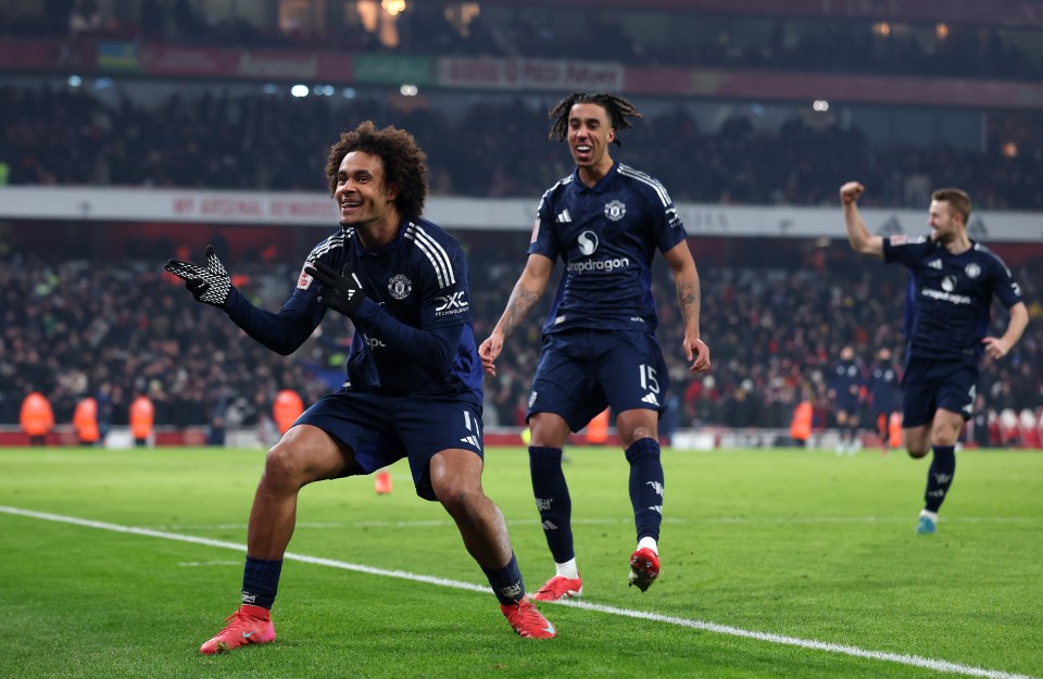 Manchester United players celebrating a penalty shootout win.