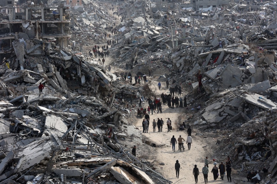 Aerial view of displaced Palestinians returning to a war-devastated refugee camp.