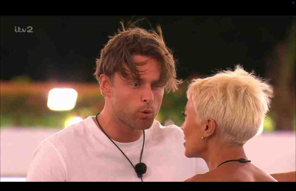 Kaz Crossley and Casey O'Gorman arguing on Love Island.