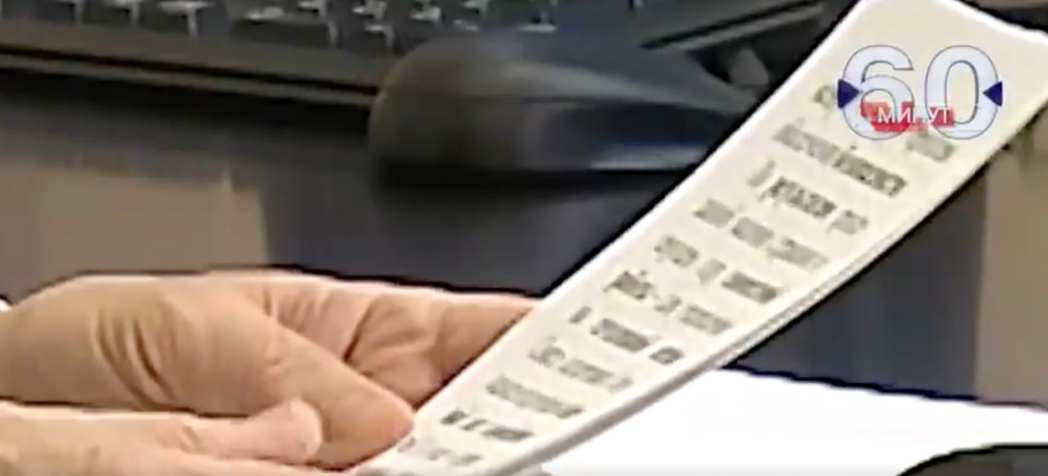 Screenshot of a tweet showing a video of Vladimir Putin reading a large-print script.