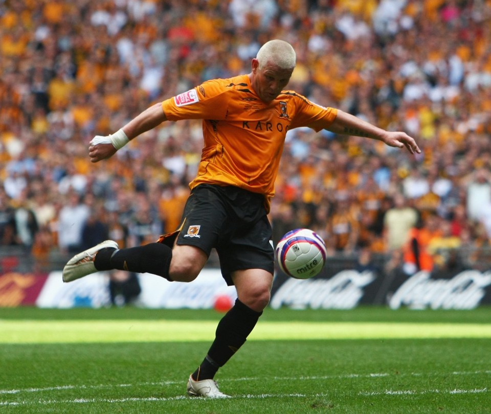 Dean Windass of Hull City scoring a goal.