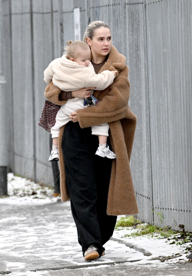 Molly-Mae heads out for the day with daughter Bambi