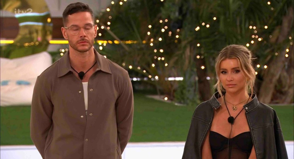 Scott Thomas and India Reynolds on Love Island.