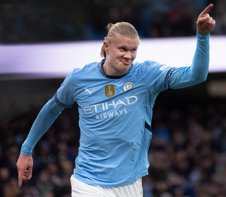 MANCHESTER, ENGLAND - JANUARY 4: Erling Haaland of Manchester City celebrates scoring the second goal during the Premier League match between Manchester City FC and West Ham United FC at Etihad Stadium on January 4, 2025 in Manchester, England. (Photo by Visionhaus/Getty Images)