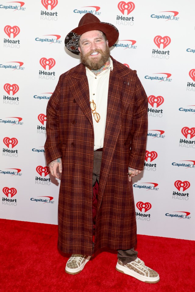 Teddy Swims at the iHeartRadio Jingle Ball 2023.