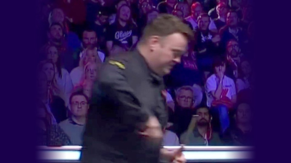 Shaun Murphy walking off the snooker table.