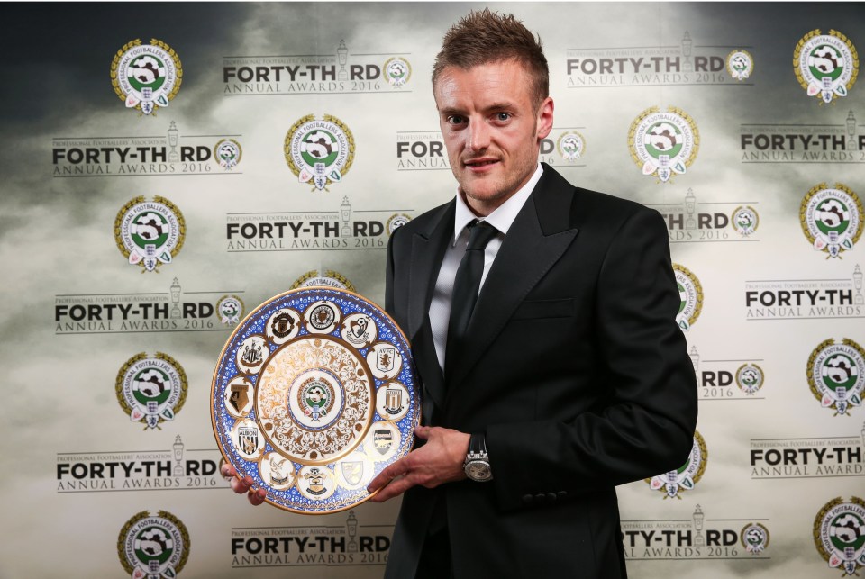 Jamie Vardy holding a PFA award.