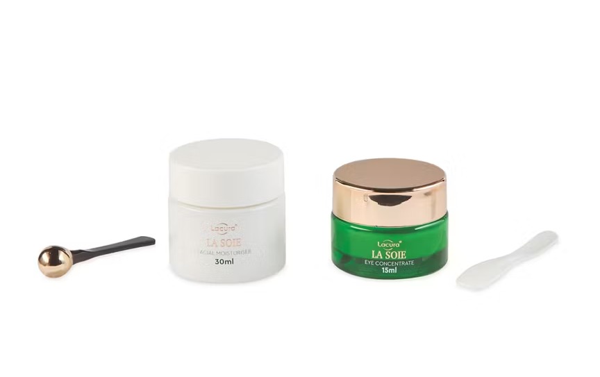 The La Soie set contains an eye concentrate and a facial moisturiser