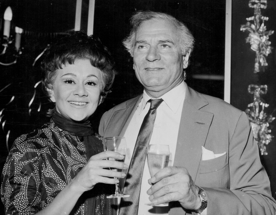 Laurence Olivier and Joan Plowright toasting with champagne.