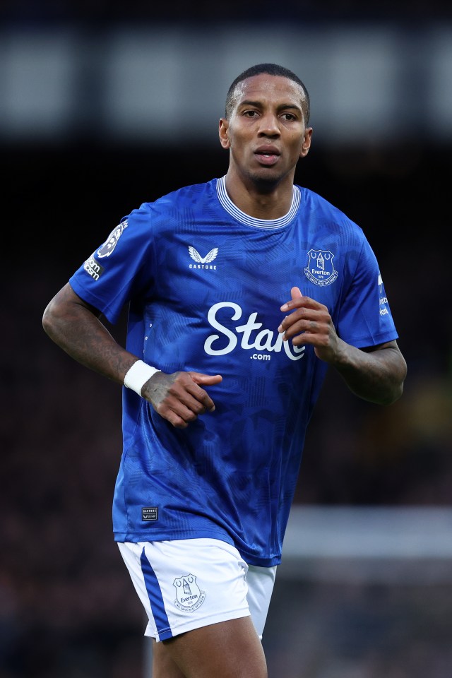 LIVERPOOL, ENGLAND - DECEMBER 29: Ashley Young of Everton during the Premier League match between Everton FC and Nottingham Forest FC at Goodison Park on December 29, 2024 in Liverpool, England. (Photo by Alex Livesey/Getty Images)