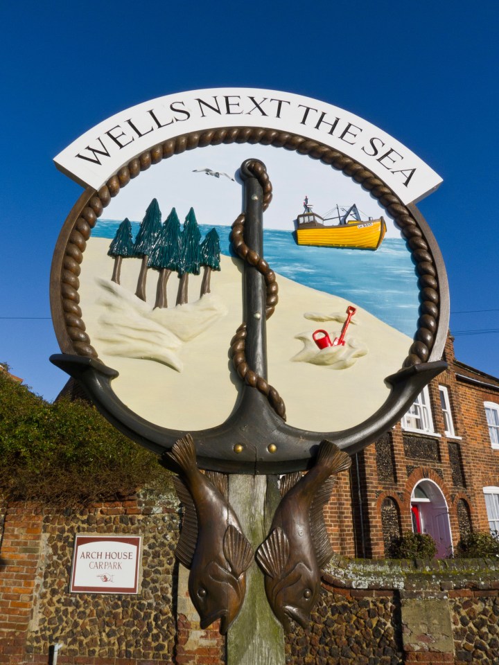 Wells-next-the-Sea town sign.