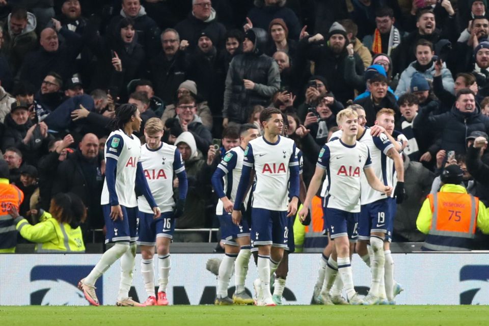 Tottenham Hotspur players celebrating a goal.