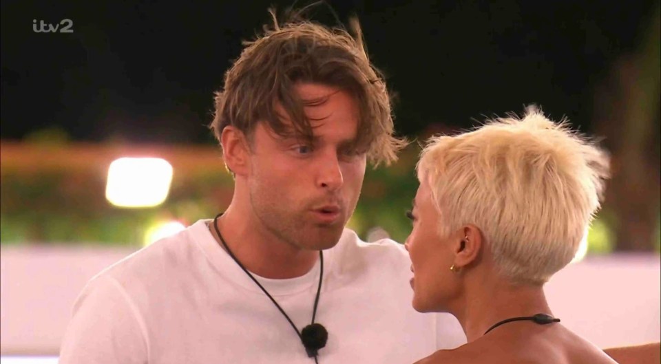 Kaz Crossley and Casey O'Gorman arguing on Love Island.