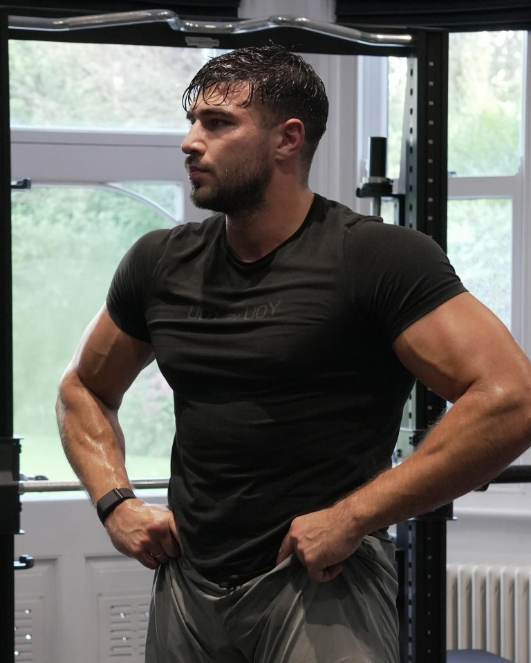 Tommy Fury in a gym.