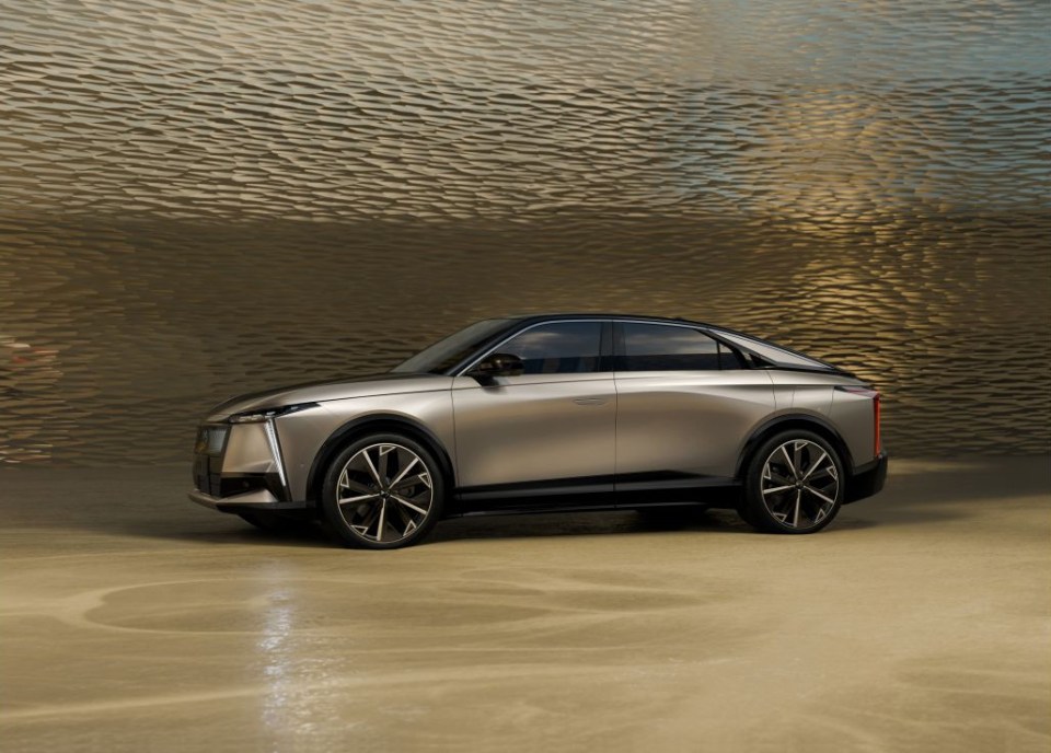 DS AERO SPORT LOUNGE concept electric SUV coupé.