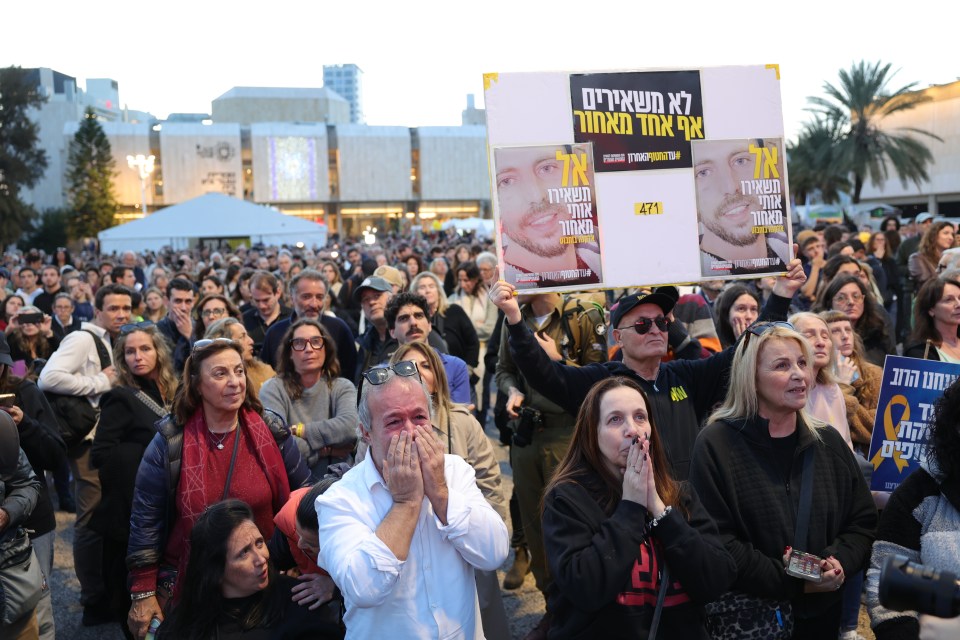 Crowd watching live stream of hostage release in Tel Aviv.