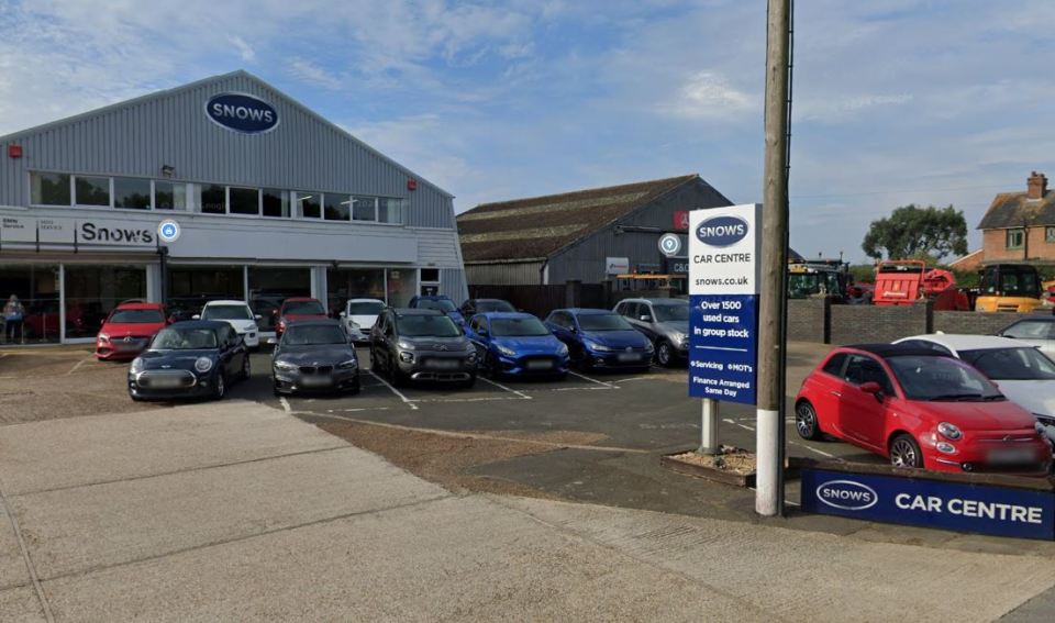 Snows Car Centre with used cars in the lot.