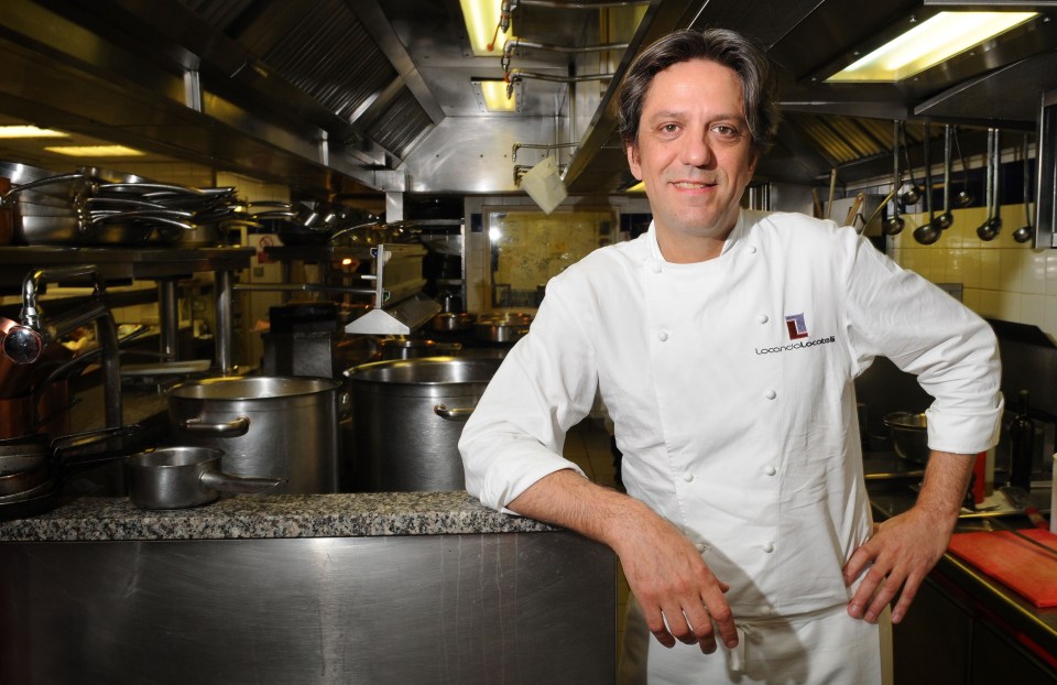 Giorgio Locatelli poses at Locanda Locatelli in 2009