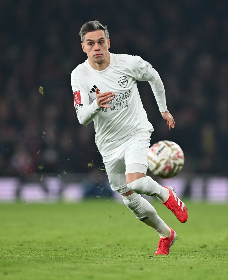 Leandro Trossard of Arsenal in action during a soccer match.