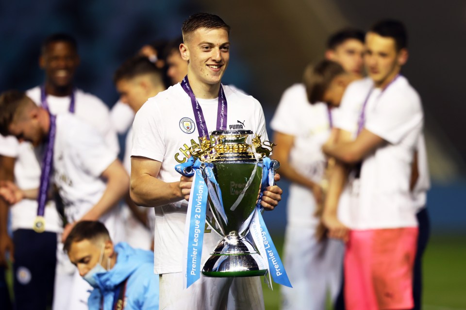 Liam Delap of Manchester City holding the Premier League 2 trophy.