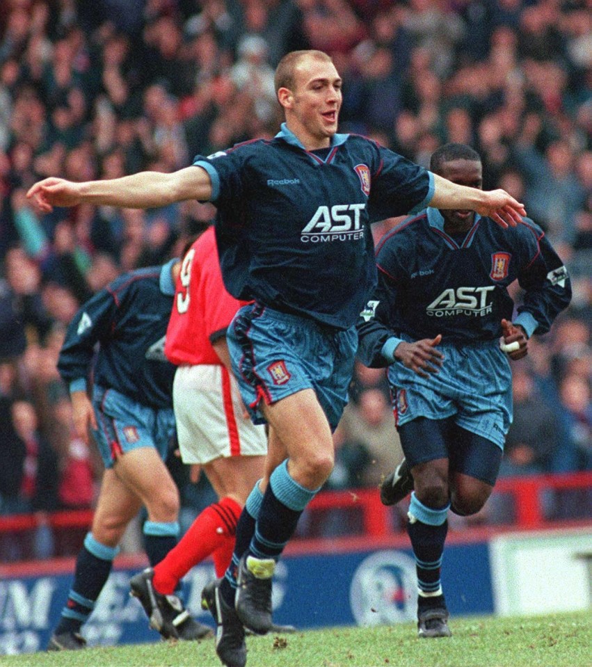 Mark Draper celebrating Aston Villa's goal.