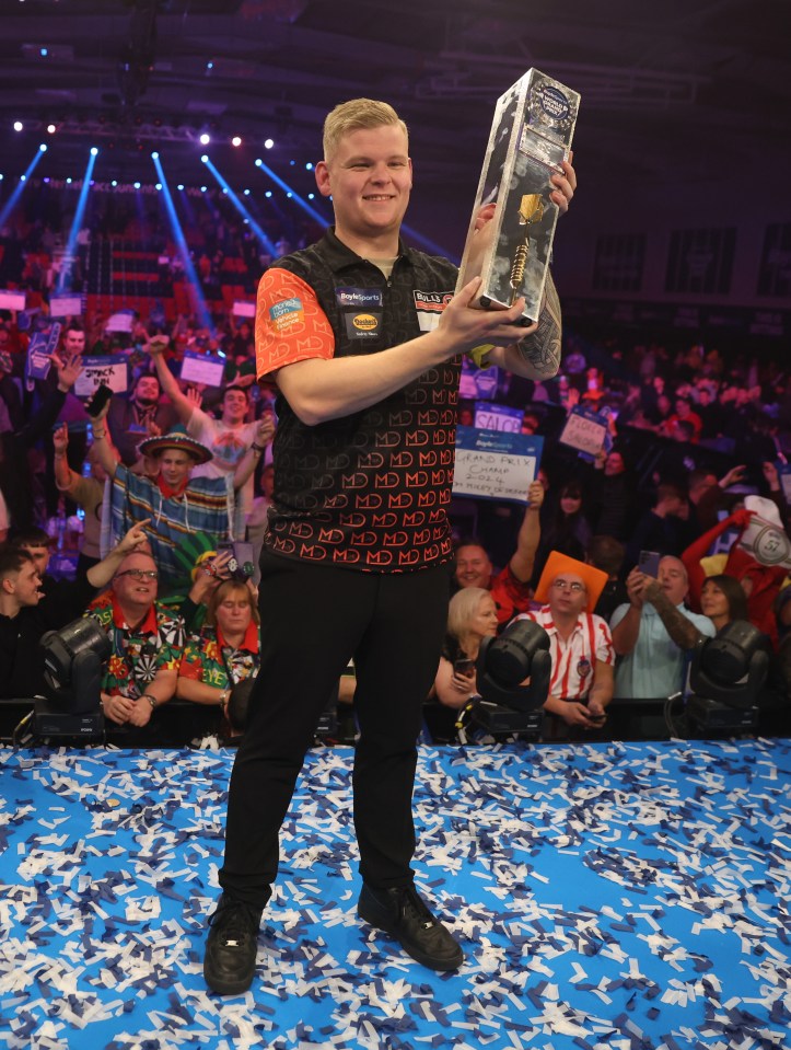 De Decker won his first PDC televised event at the Grand Prix in Leicester