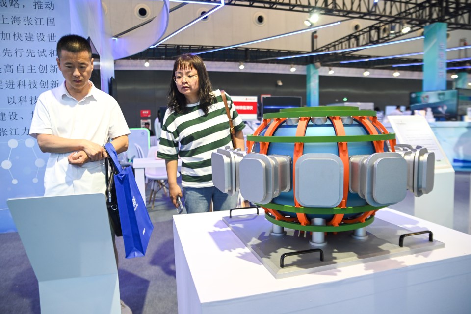 Model of the Honghuang 70 high-temperature superconducting Tokamak device.