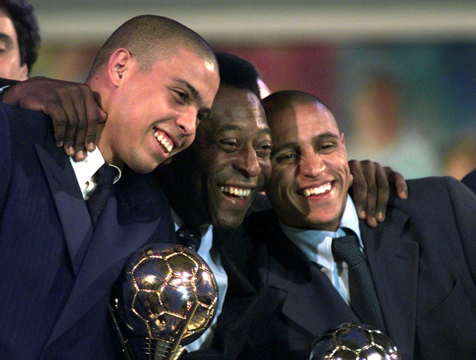 Ronaldo, Roberto Carlos, and Pelé at a FIFA awards ceremony.