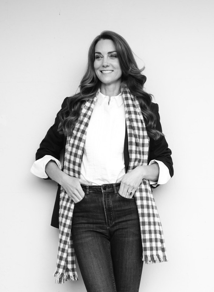 Black and white photo of Kate Middleton.