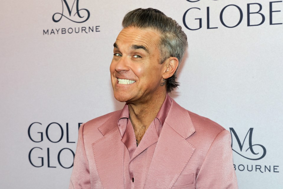 Robbie Williams will show off his new gnashers at the Golden Globes