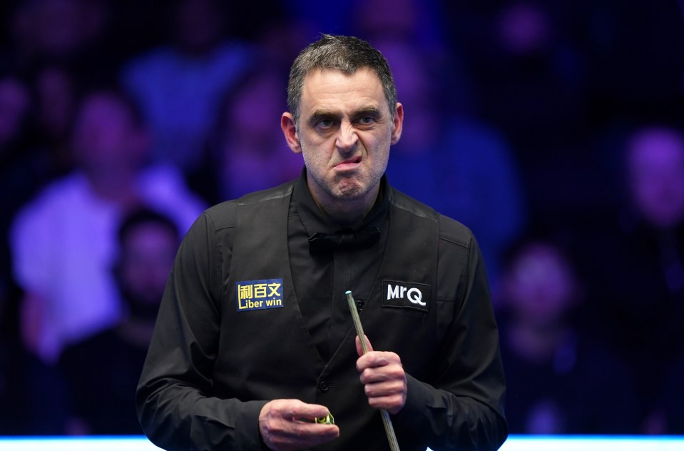 Ronnie O'Sullivan chalking his cue at the MrQ Masters.