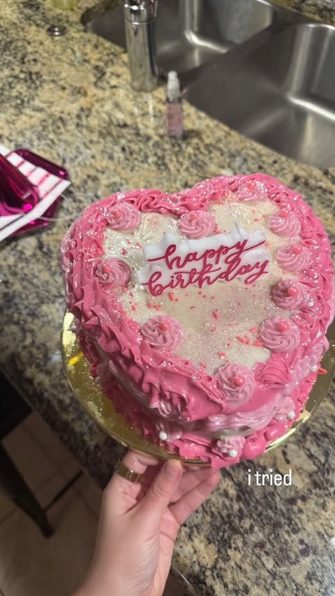 Maddie made a cake for her daughter