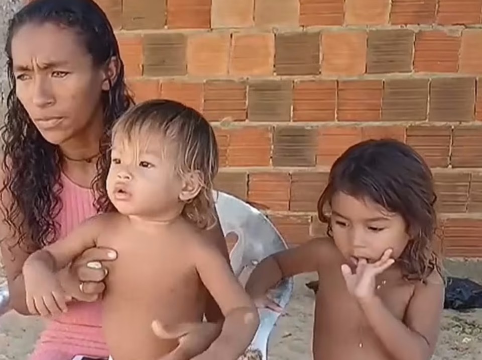 Francisca da Silva (left) and two of her children. One-year-old son Igno (held by Francisca) and three-year-old daughter Maria Lauane (right) died