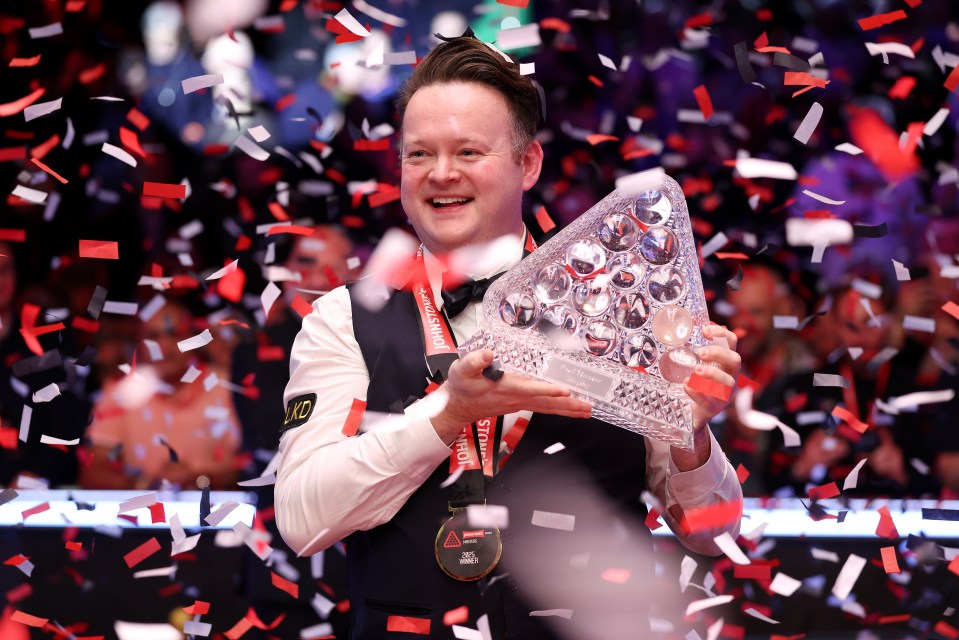 Shaun Murphy of England celebrating with a trophy.