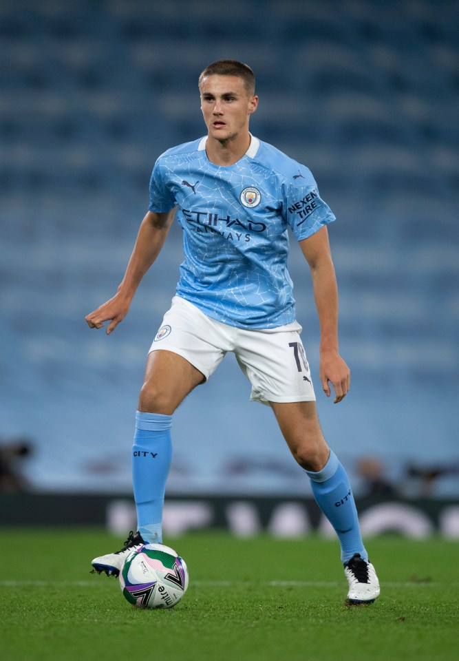 Taylor Harwood-Bellis of Manchester City playing soccer.