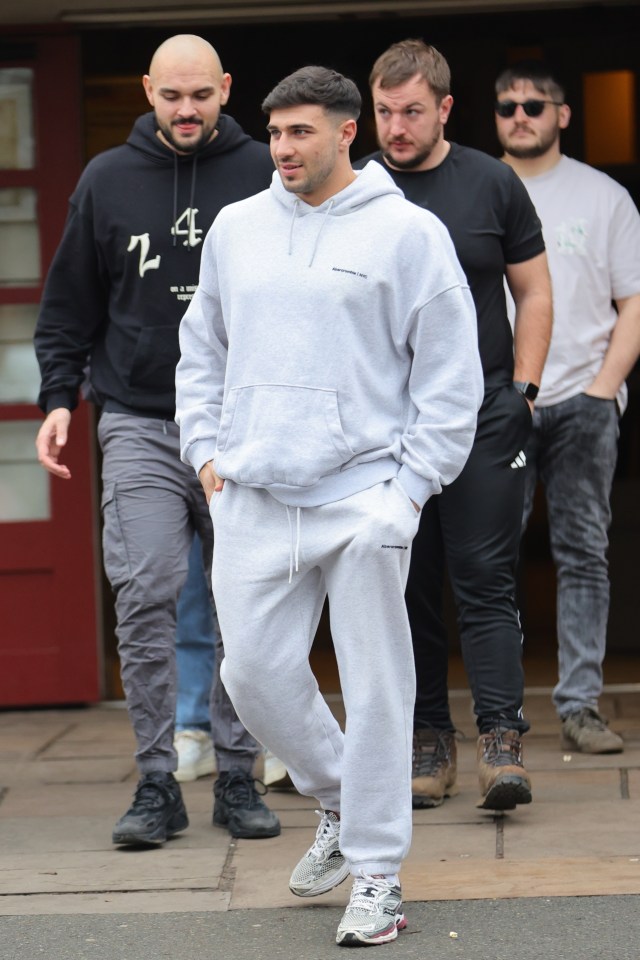 Tommy Fury leaving a building with friends.